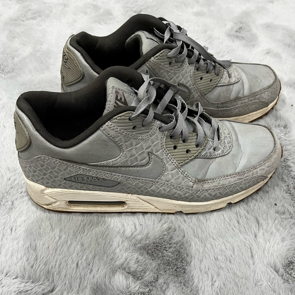 Gray Nike air max 90s